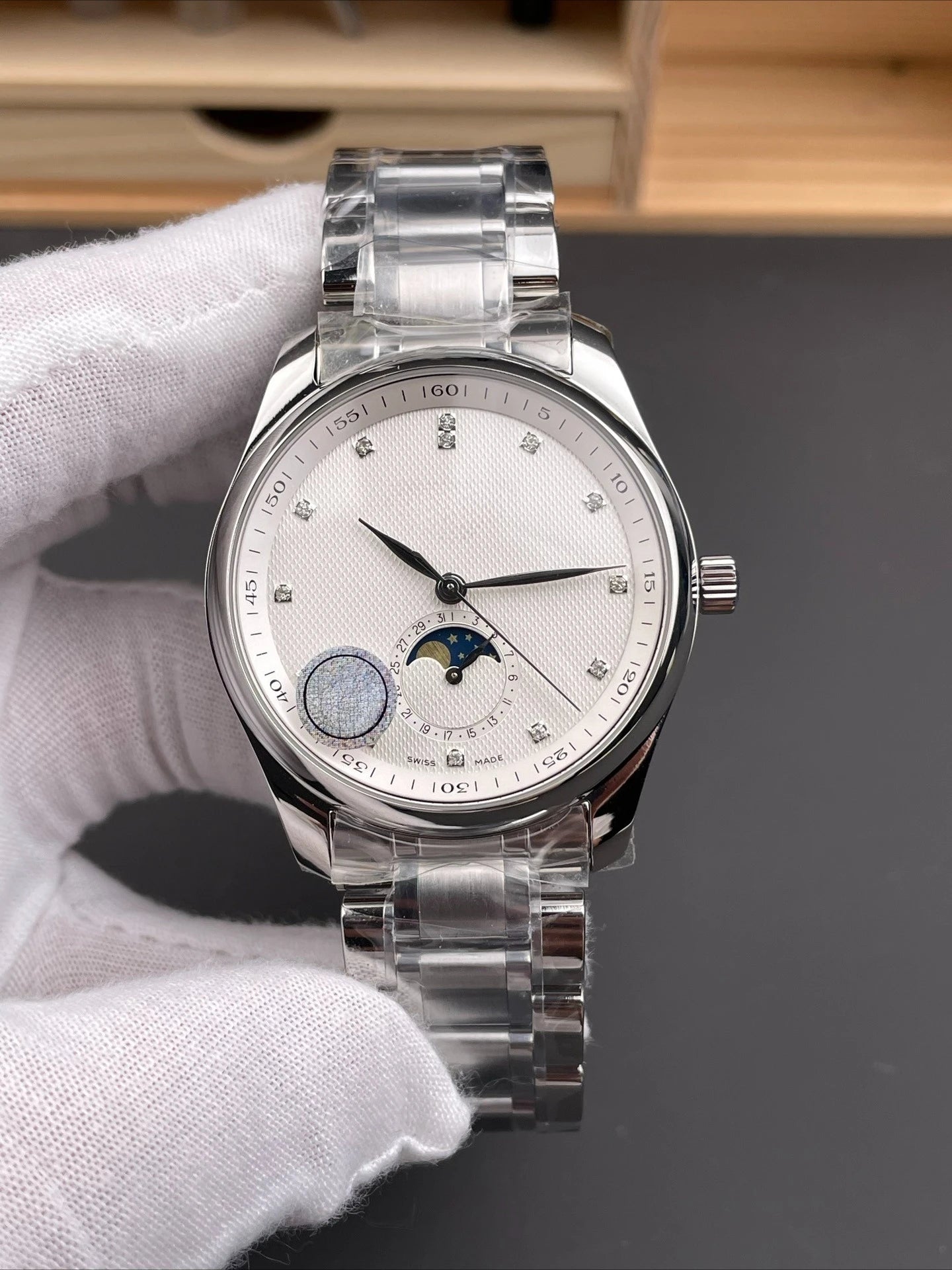 2026 New An Elegant Men's Watch with A Silver Dial and Moon Phase Display Suitable for Various Occasions