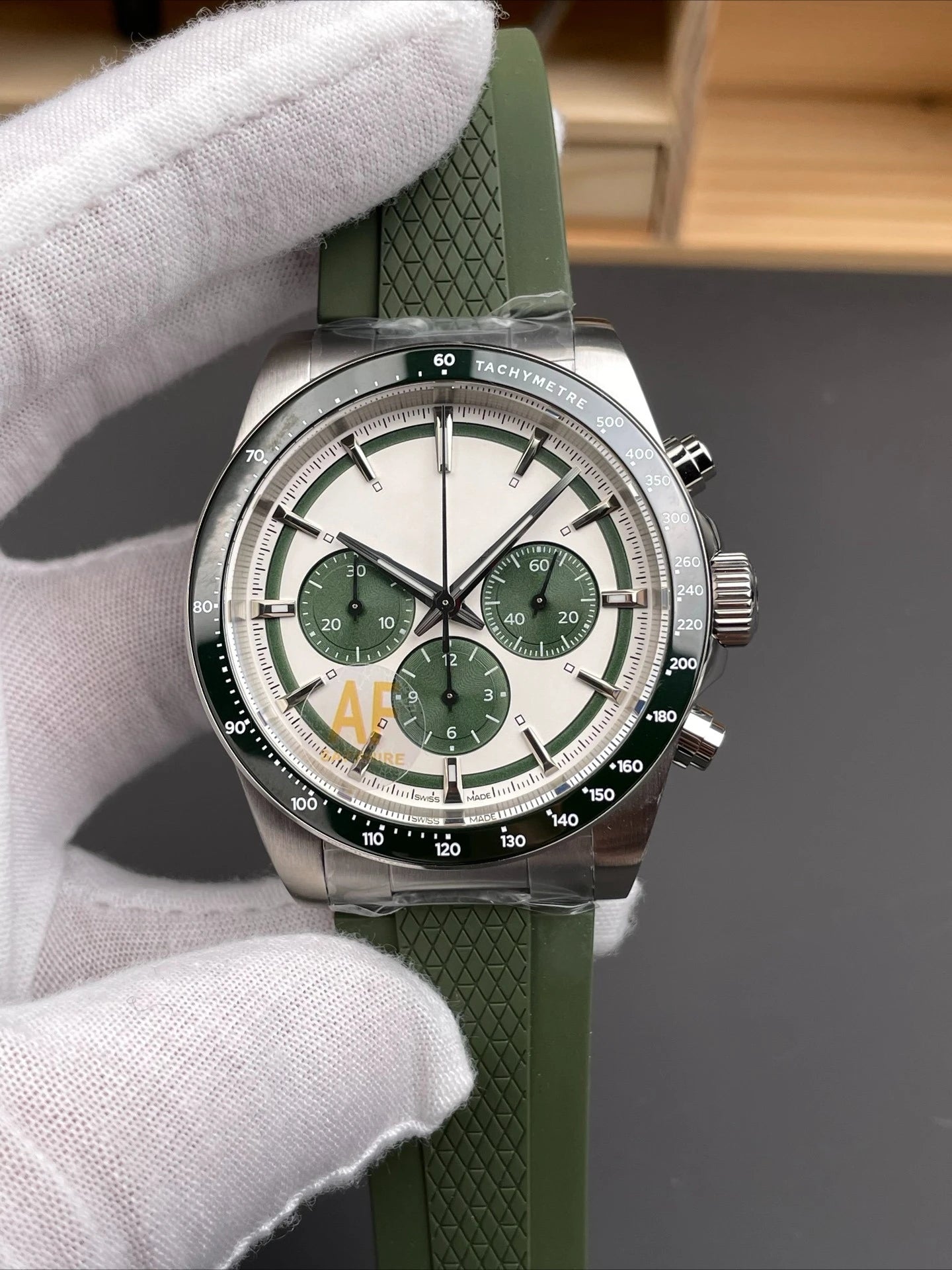 2026 New An Elegant Men's Watch with A Silver Dial and Moon Phase Display Suitable for Various Occasions